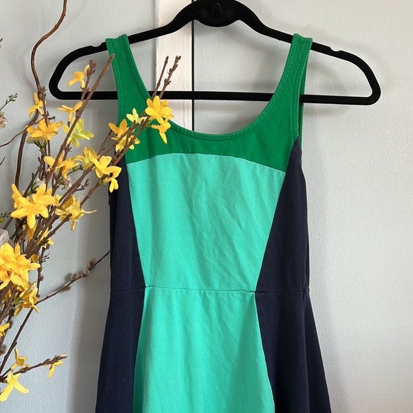 🌻 LIKE NEW EXPRESS SKATER DRESS🌻 - Picture 2 of 4